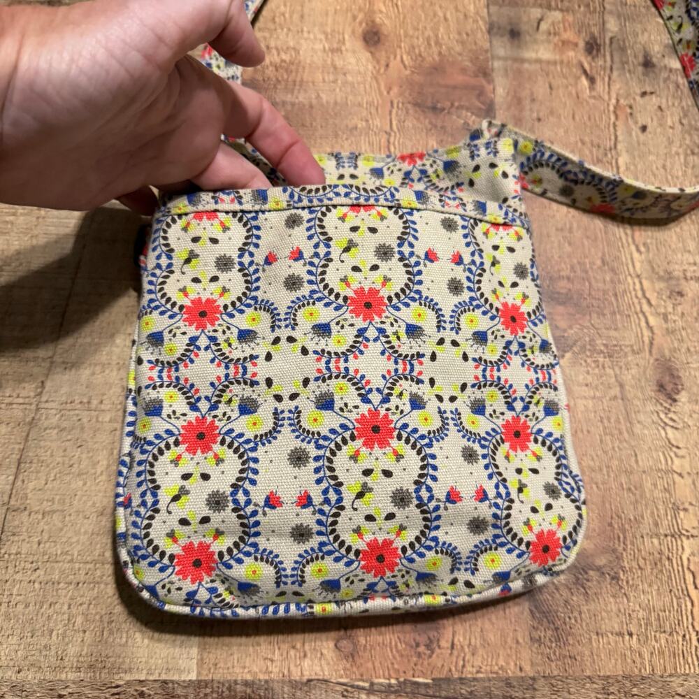 KAVU Women's Cream Floral Pattern Crossbody Bag Adjustable Strap - Picture 5 of 5